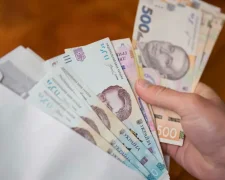 Денежные купюры, социальные выплаты