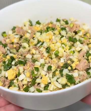 Заливний пиріг з яйцями і тунцем: фото скрін рецепту