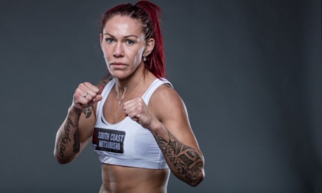 Крис Сайборг освободила свой титул и бросила вызов чемпионке UFC 