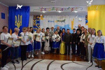 Більше ніж просто свято: як у київському садочку вчили поважати жінку, яка тримає на собі світ