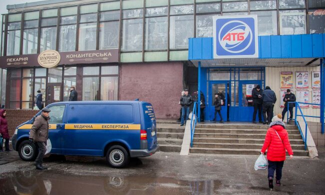 Жорстоке побиття дівчини в "АТБ": в мережі показали повне відео знущань, ви не повірите своїм очам