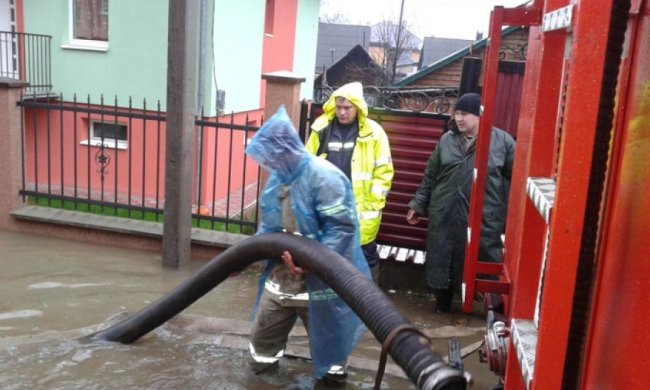 Повінь на Закарпатті: підтоплені 315 домогосподарств