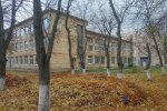 У Києві дитина вистрибнула з вікна школи, містяни в жаху: "Дівчинку зацькували"
