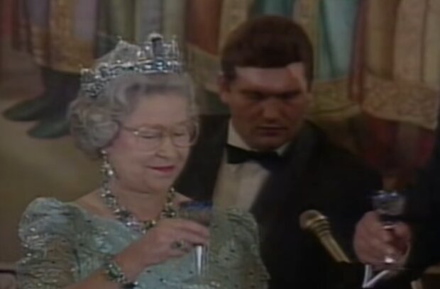 Королева Елизавета II, скриншот из видео