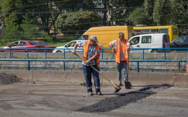 Сумма европейская, а схема - украинская: на ремонте куска дороги у Кличко "распилят" 20 миллионов