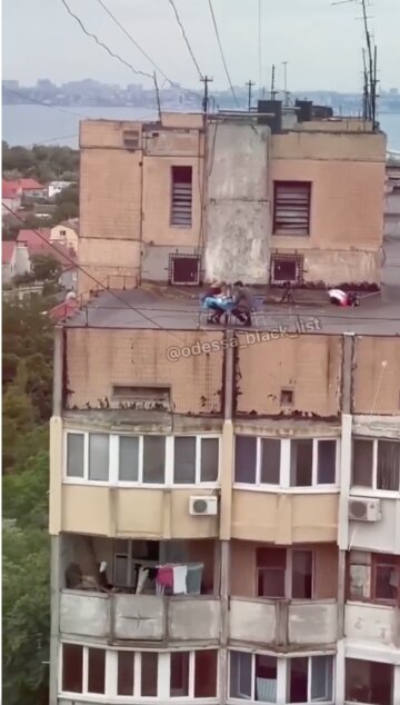 Романтика на крыше, фото: скриншот из видео