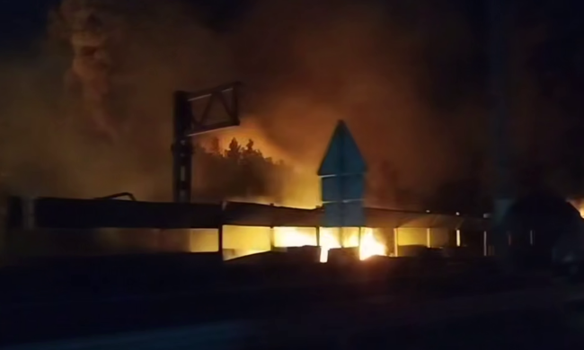 Взрывы на трассе Киев-Чоп, кадр из видео