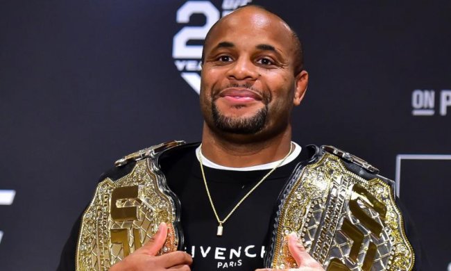 Чемпіон UFC травмувався за курйозних обставин: це не жарт