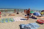 Курорт під Запоріжжям "захопила" армія туристів - купальники, пиво, і жодних масок