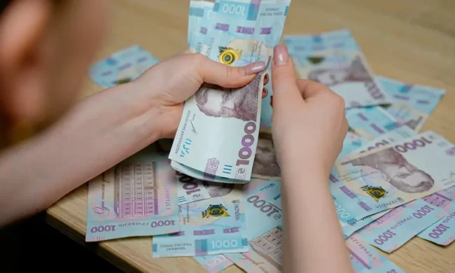 Грошова допомога 12 300 грн