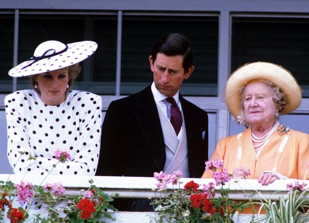 Серіал ″Корона″ розкрив роль королеви-матері в одруженні принца Чарльза з Діаною: ″Магічний зв'язок″