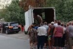Рожков приехал на Lexus за 3 млн раздавать избирателям арбуз, фото: Сергей Никитенко