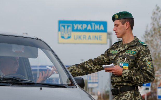 Украинские таможенники "отхватят" за доллары мажора на румынской границе