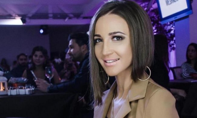 Кому ти треба: Бузова з квітами не переконала фанатів