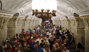 Неизвестный открыл хаотичный огонь в московском метро