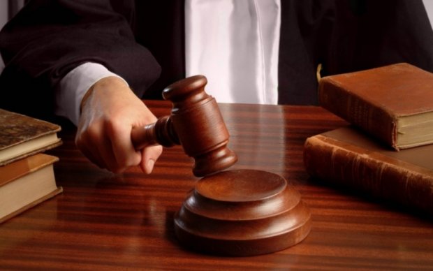 Суд зобов'язав СБУ розпочати кримінальне провадження проти нардепа Парасюка за тероризм