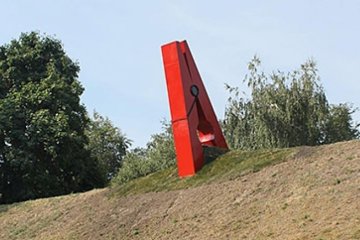 В Киеве появилась гигантская прищепка (фото)