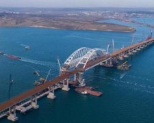 Украинцы смеются над "аншлагом" на Керченском мосту: фото
