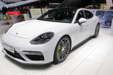 Porsche похвасталась гибридными авто