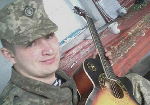 Двадцятирічний кулеметник загинув смертю хоробрих на Донбасі, кохана в сльозах: "Наші діти..."