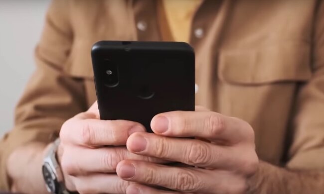 Смартфон. Фото: скрин youtube