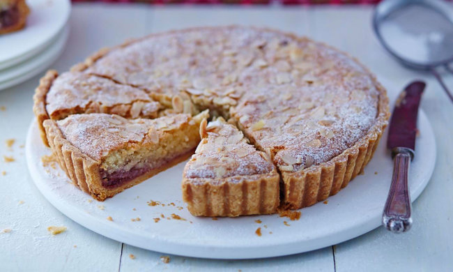 Яблучний тарт з чорничним щербетом: рецепт на всі випадки життя