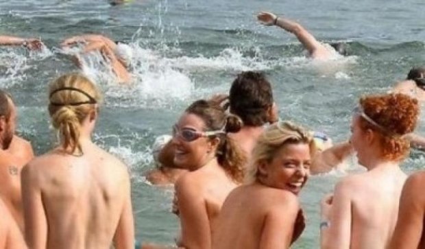 Дніпряни хочуть купатися на міських пляжах голими