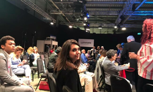 Зеленський кумедно "підколов" Мендель на очах у всіх: "Сьогодні ні на кого не нападали?"