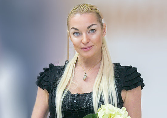 Волочкова показала, чем поплатилась за "успех": накинулась на журналистов с безумным взглядом