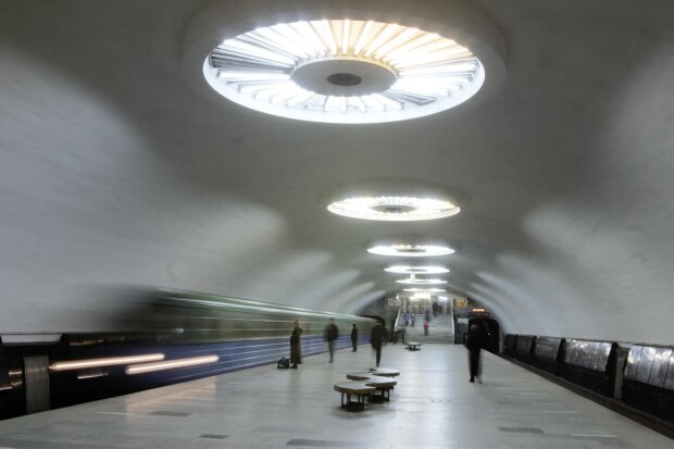 У Харкові "заморозять" кілька станцій метро: замішані красунчики з м'ячами