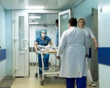 Семилетнему малышу пробило арматурой лицо