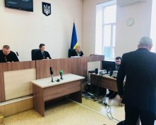 Під Харковом злодій-висотник повадився до сусідів через балкон: гроші та ноутбук взяв "на зберігання"