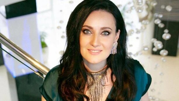 Соломія Вітвіцька "почервоніла" і зачарувала підписників: "Як у казці!"