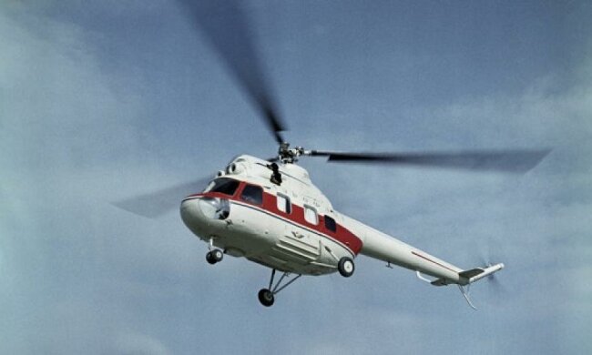 Вертолет с пилотом на борту вспыхнул в воздухе 