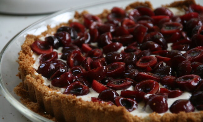 Рецепт нежного и вкусного тарта с черешней: можно даже на диете