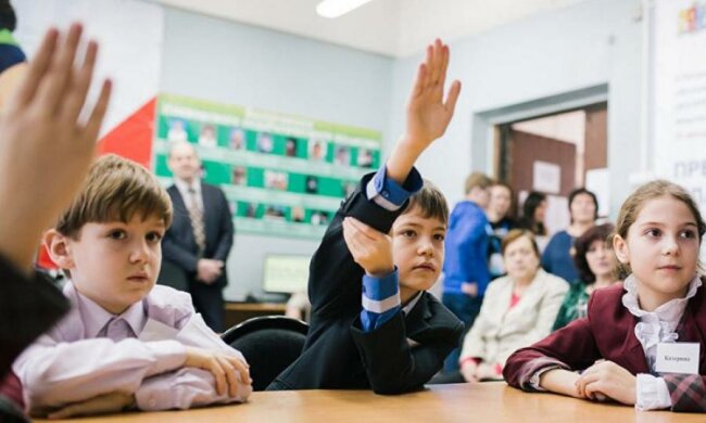 Учителям пообещали сладкую жизнь: кому повысят зарплаты