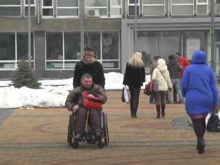 Особи з інвалідністю, кадр з відео