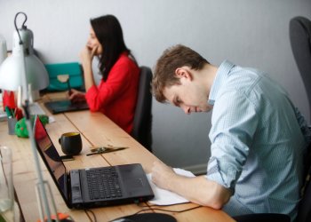Сотрудники за работой