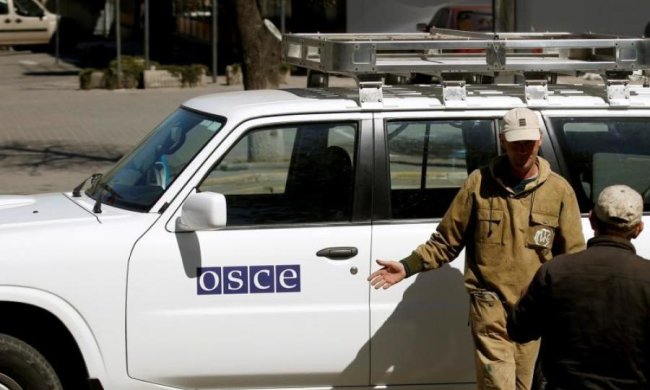 Боевики ДНР перекрыли дорогу патрулю ОБСЕ