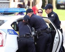 Копів змусять зачитувати права затриманим