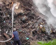 У Рівному загорівся сміттєвий полігон