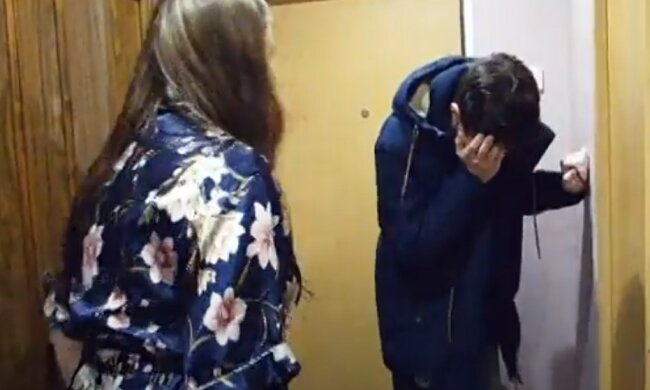 сімейні відносини, скріншот з відео