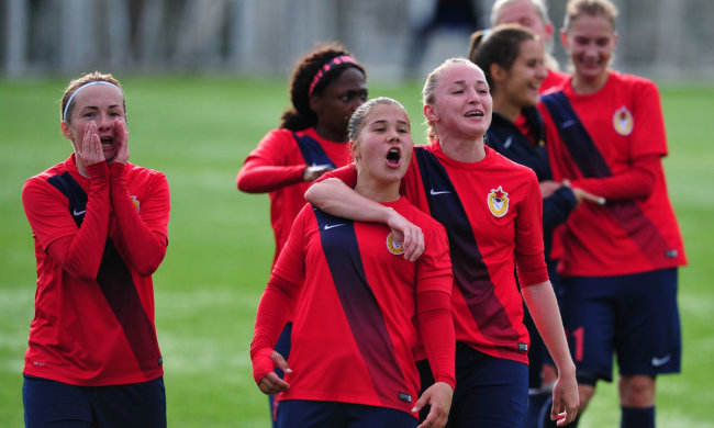 Российская футболистка слетела с катушек и устроила месиво на поле: видео