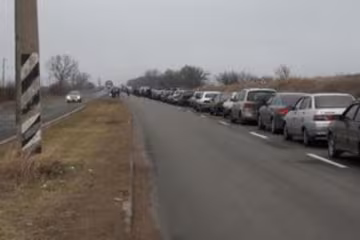 Два пункти пропуску на Донеччині перекрили через обстріли бойовиків