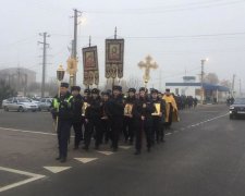 Маразм міцнішає: російські даішники рятують від ДТП молитвами