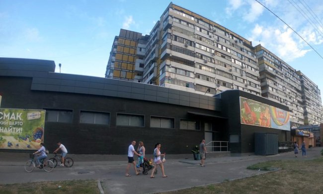На дніпрян полюють просто біля супермаркетів: один укус - і реанімація
