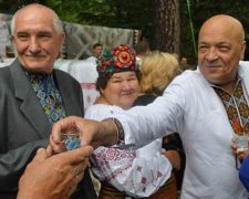 Москаль обіймав гуцулок на закарпатському фестивалі бринзи (фото)