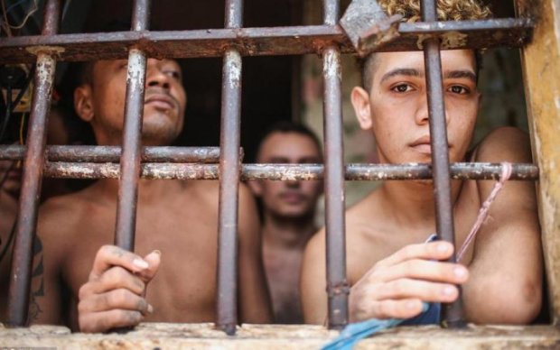 В бразильской колонии взбунтовались подростки: есть жертвы