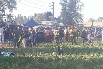 На ралі «Дакар» автомобіль влетів у натовп глядачів (відео)