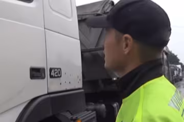 Водію вантажівки виписали рекордний штраф: віз 22 зайві тонни